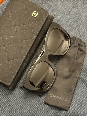 CHANEL Black Glossy Oversized Sunglasses with Gold Hinges